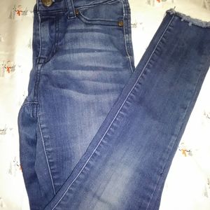 Girls Celebrity Pink Distressed jeans Sz 10